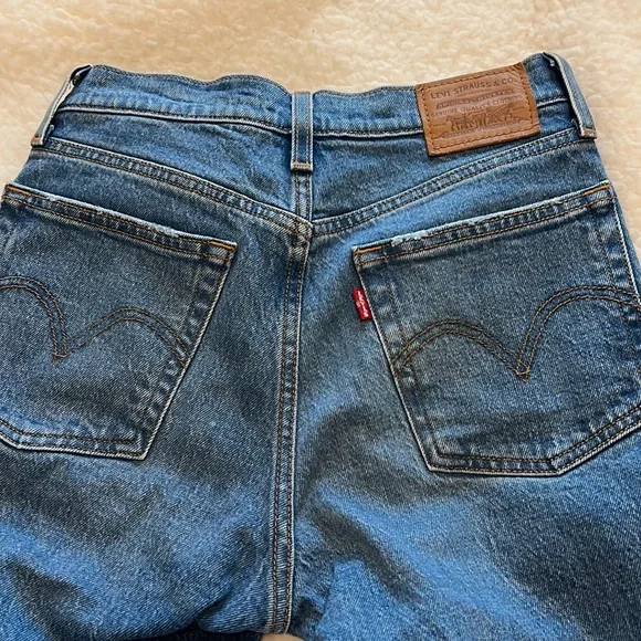 Levi’s wedgie jeans - Picture 3 of 5